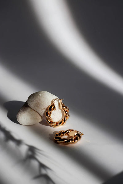 Shine Bright on Your Big Day: The Ultimate Guide to Bridal Jewelry Trends