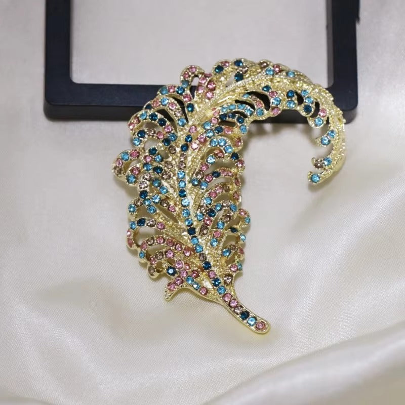 💎 High-End Shining Crystal Feather Brooch – Elegant Rhinestone Pin for Women
