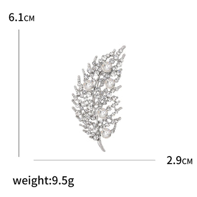 Decorative brooch with measurements and weight on a white background