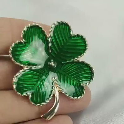🍀 Vintage Green Shamrock Brooch – Enamel Four-Leaf Clover Pin for St. Patrick’s Day & Everyday Luck