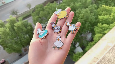 🦆 Cute Duck Enamel Pins (10–50pcs) — Random Funny Brooch Pack